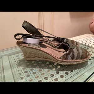 Brand new Soft style hush puppies company size 8